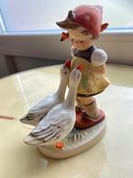 Vintage “Meisje met ganzen”, Verzamelen, Beelden en Beeldjes, Ophalen, Zo goed als nieuw, Hummel