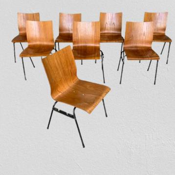 Plywood stoelen beschikbaar voor biedingen