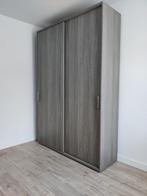 Armoire très soignée de Lucas Jong Wonen, disparue le 1/11/2, Maison & Meubles, Armoires | Penderies & Garde-robes, Enlèvement