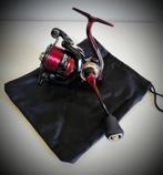 Moulinet Deukio Red Spider - 3000 - 4+1 bb - 245 gr, Ophalen of Verzenden, Nieuw, Molen