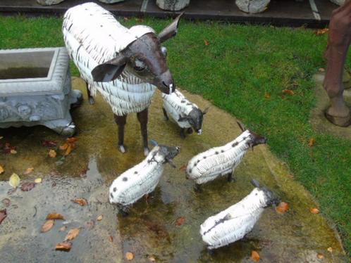 een schaap in smeedijzer in kleuren en roest., Tuin en Terras, Tuinbeelden, Nieuw, Dierenbeeld, Metaal, Ophalen