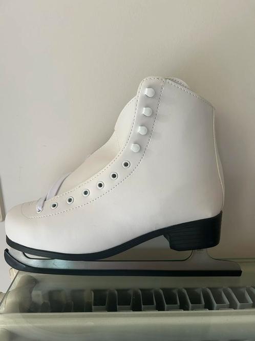 Kunstschaatsen maat 42 NIEUW, Sport en Fitness, Schaatsen, Zo goed als nieuw, Ophalen