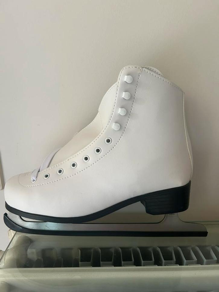 Kunstschaatsen maat 42 NIEUW, Sport en Fitness, Schaatsen, Zo goed als nieuw, Kunstschaatsen, Nijdam, Ophalen
