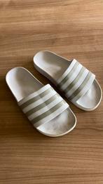 Slippers adidas maat 38, Kinderen en Baby's, Kinderkleding | Schoenen en Sokken, Ophalen, Adidas, Gebruikt, Jongen of Meisje