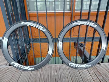 FFWD Ryot 55 Team Tech (DT Swiss 240 naaf) Carbon Wielset disponible aux enchères