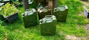 4 Jerrycans van 20 liter. beschikbaar voor biedingen