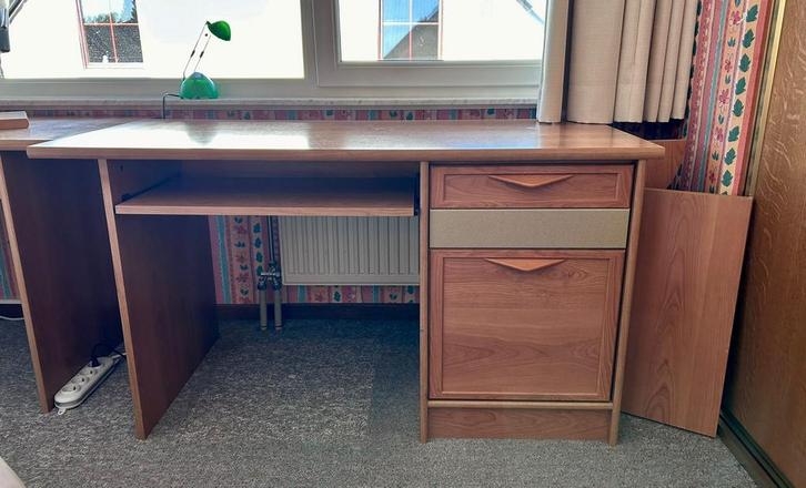 Studentenbureau, Huis en Inrichting, Bureaus, Zo goed als nieuw, Bureau, Ophalen