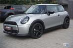 MINI Cooper C NEW MODEL 7V automaat 18' wheels (bj 2024), Auto's, Stof, Gebruikt, Euro 6, Grijs