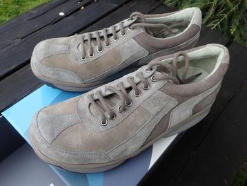 Paire de chaussures orthopédiques. Pointure 45 beschikbaar voor biedingen