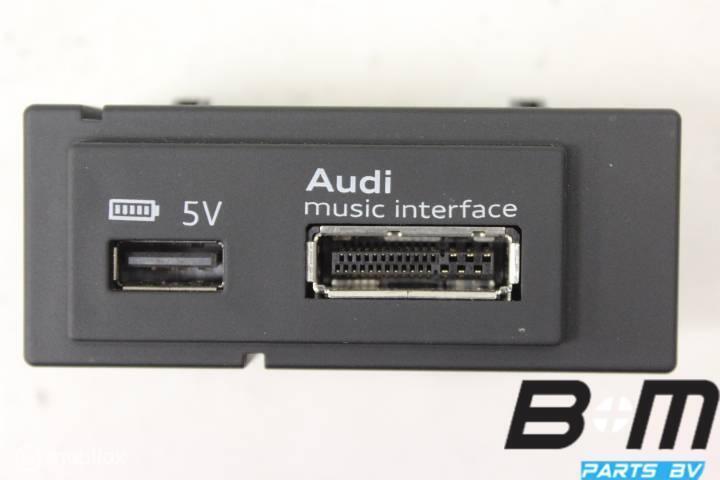 Aansluitstuk media-in met usb Audi A3 8V 3 deurs 8V0035736A, Auto diversen, Autoradio's, Gebruikt