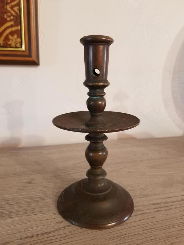 17e eeuwse kandelaar (3), Antiek en Kunst, Antiek | Kandelaars, Koper of Brons, Ophalen of Verzenden