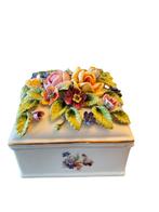 Duitse porseleinen doos met bloemdecor, Antiek en Kunst, Antiek | Porselein, Ophalen of Verzenden
