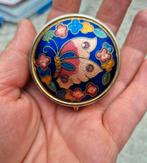 Vintage geemaileerde cloisonne trinket box met vlinder, Handtassen en Accessoires, Antieke sieraden, Ophalen of Verzenden