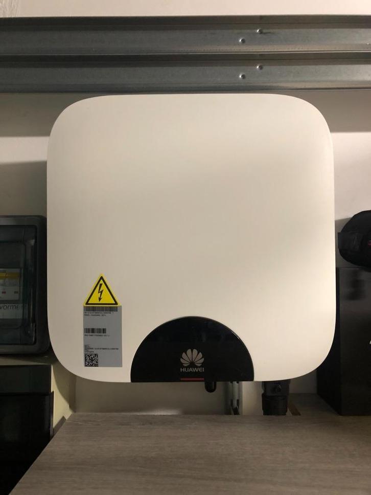 Omvormer Huawei, Doe-het-zelf en Bouw, Zonnepanelen en Toebehoren, Gebruikt, Overige typen, Ophalen