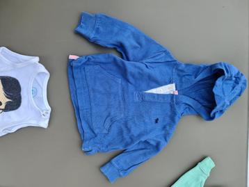 blauwe polo, hoody, pull, trui 12m 80cm beschikbaar voor biedingen