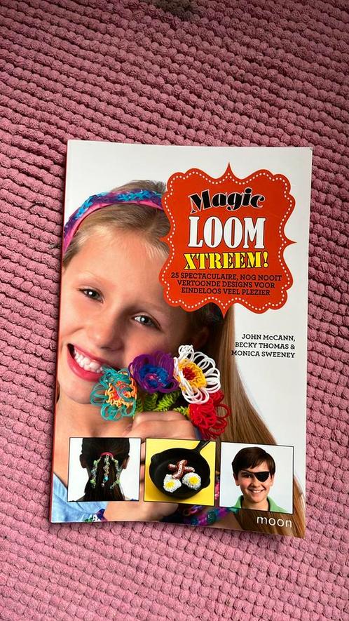 John McCann - Magic loom xtreem!, Livres, Livres pour enfants | Jeunesse | Moins de 10 ans, Comme neuf, Enlèvement ou Envoi
