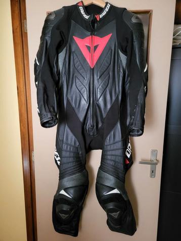 Dainese 52 italiaanse maat dus europees 50 beschikbaar voor biedingen