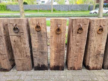oude stoere meerpaal beschikbaar voor biedingen