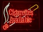 Neon bord sigarettes available, Ophalen