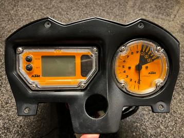 06 Ktm 990 superduke koplamp, teller, toerenteller, achterli beschikbaar voor biedingen
