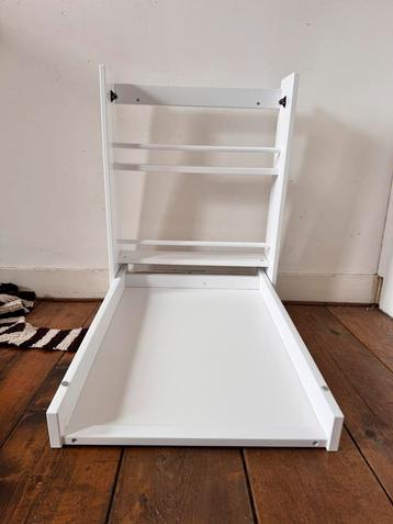 Witte commode / verzorgingstafel – in goede staat beschikbaar voor biedingen
