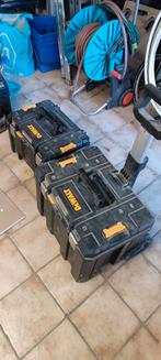 Gereedschap koffers DE WALT op wielen, Ophalen