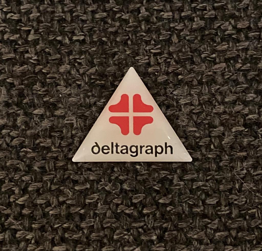 PIN - DELTAGRAPH - APPLE - MACINTOSH - DELTAPOINT - SSPS, Verzenden, Gebruikt, Overige onderwerpen, Speldje of Pin
