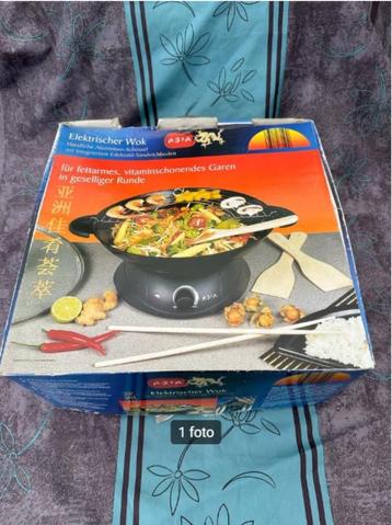 Elektrische wok met toebehoren beschikbaar voor biedingen