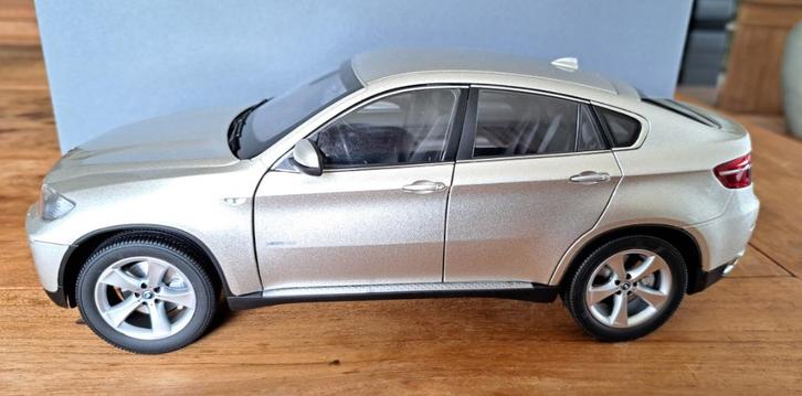 BMW X6 sDrive 50i e71 Mineral Silver 1:18 Dealer Pack, Hobby en Vrije tijd, Modelauto's | 1:18, Nieuw, Auto, Kyosho, Ophalen of Verzenden