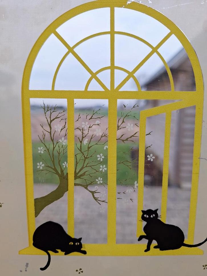 Belle petite fenêtre en verre avec chats, porte-bonheur, Maison & Meubles, Accessoires pour la Maison | Décorations murale, Enlèvement