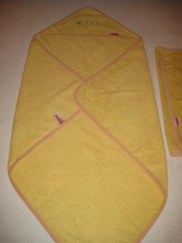 Babycape met eendjes + handdoekje beschikbaar voor biedingen