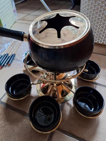 Fonduestel op olie beschikbaar voor biedingen