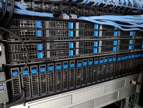 ASUS RS520A-E12-RS24U-server - 2U AMD EPYC Gen4 - 24 NVMe, Computers en Software, Servers, Zo goed als nieuw, 4 Ghz of meer, Ophalen