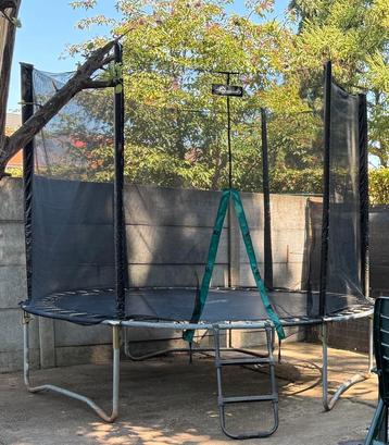 Trampoline beschikbaar voor biedingen