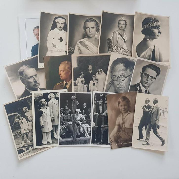KONINGSHUIS foto's-postkaarten-Boek Elisabeth van Belgie, Verzamelen, Koningshuis en Royalty, Gebruikt, Kaart, Foto of Prent, Ophalen of Verzenden