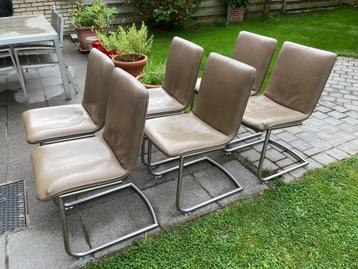 Gratis 6 stoelen. beschikbaar voor biedingen