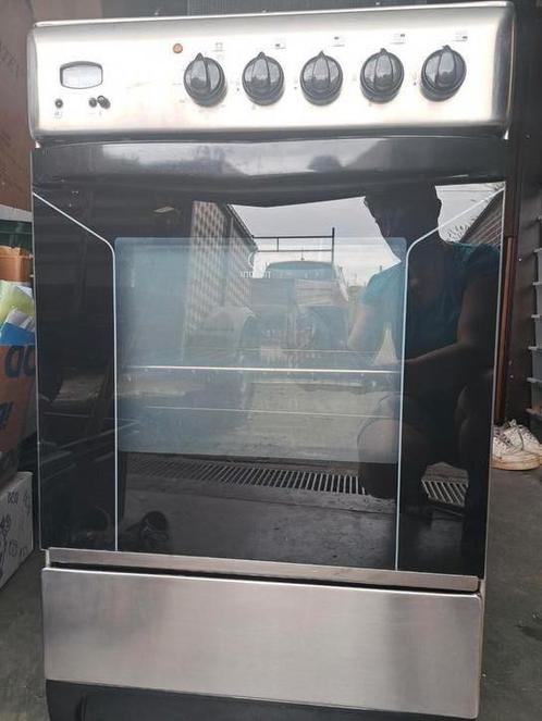 Indesit Fornuis met oven, Elektronische apparatuur, Ovens, Gebruikt, Oven, Ophalen
