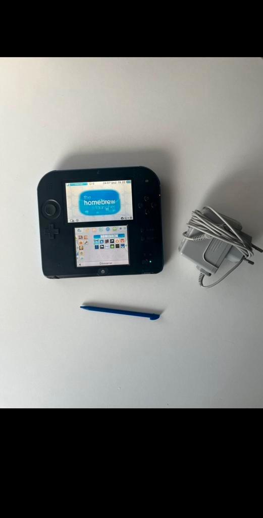 Nintendo 2DS met 100 games + oplader/stylus, Games en Spelcomputers, Spelcomputers | Nintendo 2DS en 3DS, Zo goed als nieuw, 2DS