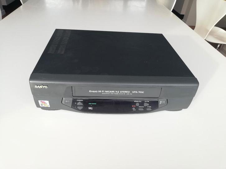SANYO VHR-748EV Video Cassette Recorder (VHS), Audio, Tv en Foto, Videospelers, Gebruikt, VHS-speler of -recorder, Ophalen