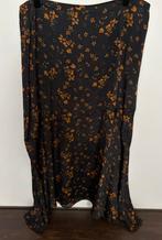 Zwarte satijnen lange rok met print van Black Rose, Kleding | Dames, Ophalen of Verzenden, Zo goed als nieuw