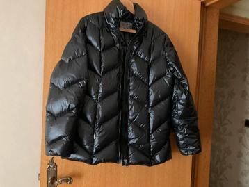 Warme winterjas beschikbaar voor biedingen