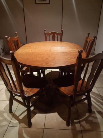 Eiken Tafel en 5 stoelen beschikbaar voor biedingen
