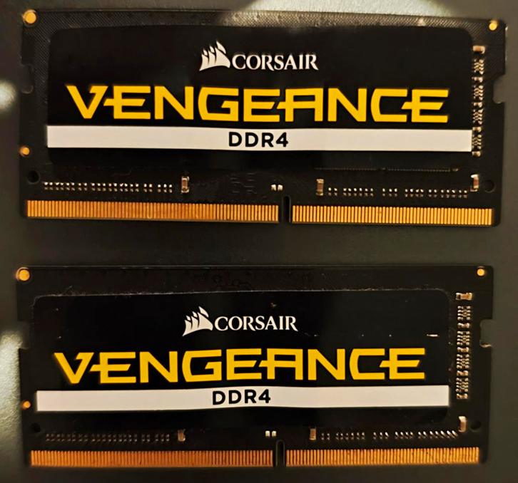 Corsair Vengeance 16GB (2x8GB) DDR4-2400 CL16 SO-DIMM Laptop, Informatique & Logiciels, Mémoire RAM, Comme neuf, Laptop, 16 GB