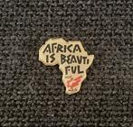 PIN - AFRICA IS BEAUTIFUL - ARTSEN ZONDER GRENZEN - AFRIKA, Verzenden, Gebruikt, Overige onderwerpen, Speldje of Pin