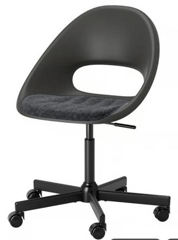 3 IKEA LOBERGET/MALSKÄR draaistoelen, zwart met hun kussens beschikbaar voor biedingen