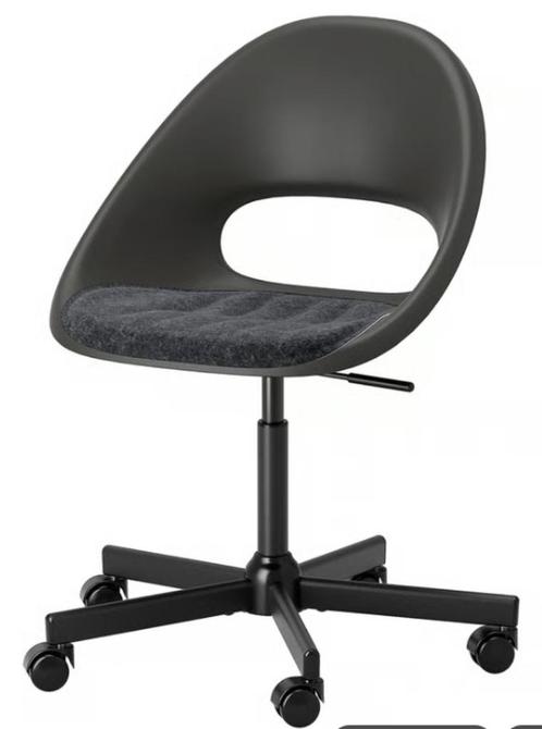 3 IKEA LOBERGET/MALSKÄR draaistoelen, zwart met hun kussens, Huis en Inrichting, Bureaustoelen, Zo goed als nieuw, Bureaustoel