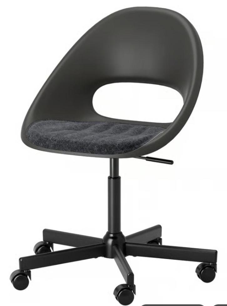 3 IKEA LOBERGET/MALSKÄR draaistoelen, zwart met hun kussens, Huis en Inrichting, Bureaustoelen, Zo goed als nieuw, Bureaustoel