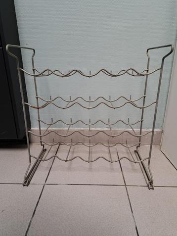 Vintage wijnrekje beschikbaar voor biedingen