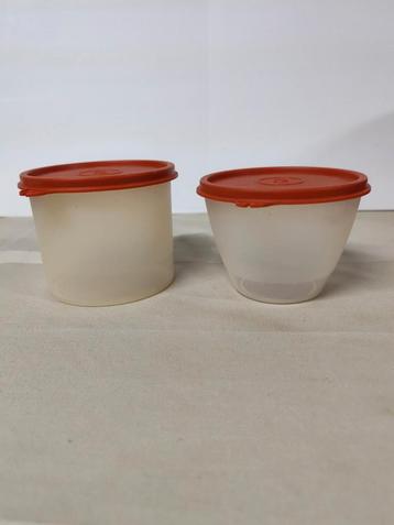 Tupperware kommen met deksel. 2 stuks. beschikbaar voor biedingen
