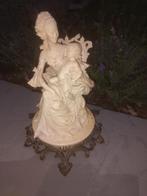 Belle statue lourde sur un support en cuivre/hauteur : 30 cm, Enlèvement ou Envoi